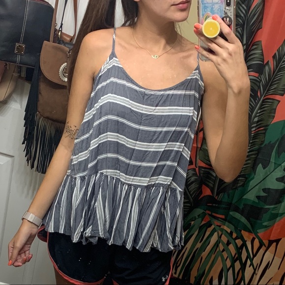 Gray flowy tank top - Picture 3 of 3